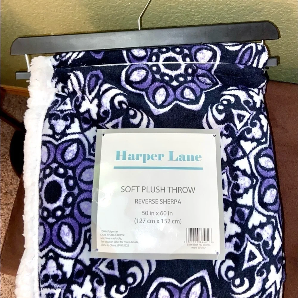 NWT-Blue & Black Medallion Reversible Sherpa Throw